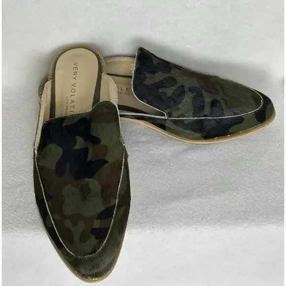 Very Volatile Los Angeles Camo Leather Cow Hair Slip On Mules Flats Sz 7 - Picture 4 of 6